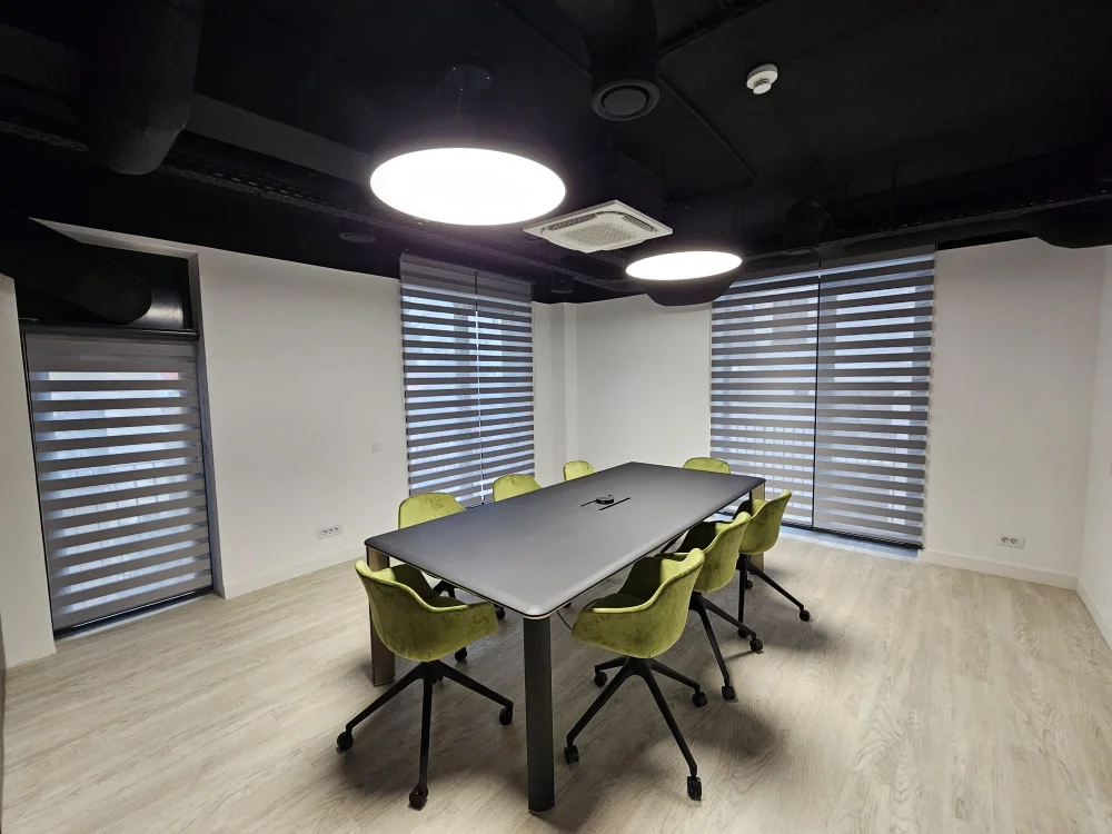 rolete iris concept office